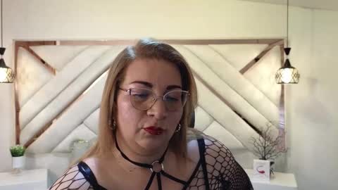 Snapshot of maylinleee chatting on 02-17-25, 07:42 Mailyn online show from 02-17-25, 07:42