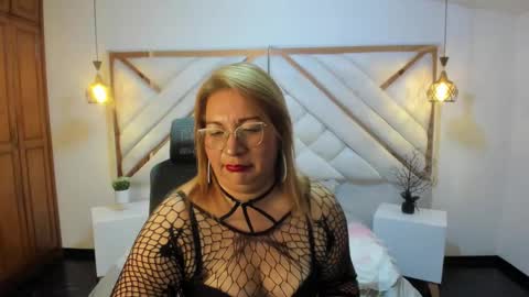 Snapshot of maylinleee chatting on 02-28-25, 11:23 Mailyn online show from 02-28-25, 11:23