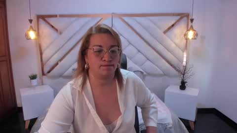 Snapshot of maylinleee chatting on 03-04-25, 03:37 Mailyn online show from 03-04-25, 03:37