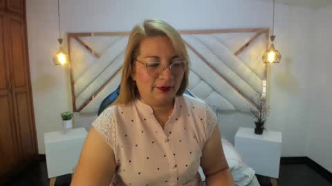 Snapshot of maylinleee chatting on 03-08-25, 11:48 Mailyn online show from 03-08-25, 11:48