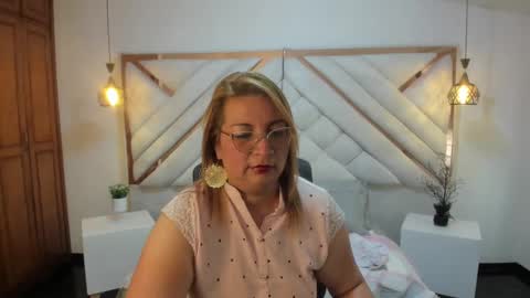 Snapshot of maylinleee chatting on 03-08-25, 09:29 Mailyn online show from 03-08-25, 09:29