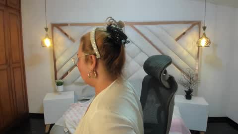 Snapshot of maylinleee chatting on 03-10-25, 10:13 Mailyn online show from 03-10-25, 10:13