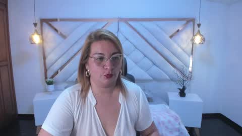 Snapshot of maylinleee chatting on 03-11-25, 06:08 Mailyn online show from 03-11-25, 06:08