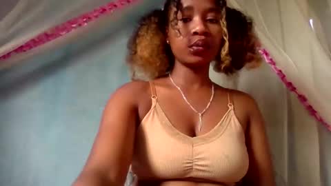 Snapshot of mayrah5 chatting on 04-20-26, 05:54 mayrah online show from 04-20-26, 05:54