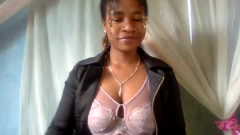 Snapshot of mayrah5 chatting on 07-12-26, 06:37 mayrah online show from 07-12-26, 06:37