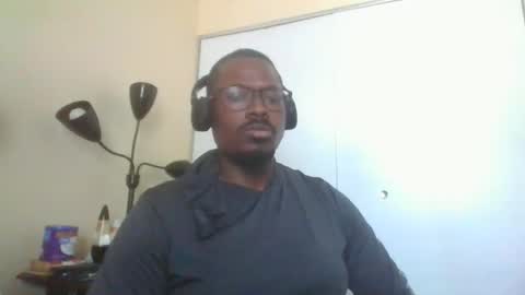 Snapshot of mbsupreme chatting on 05-22-26, 06:02 Mark online show from 05-22-26, 06:02