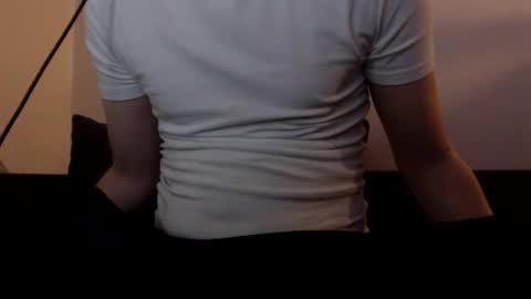 Snapshot of mcmike_es chatting on 01-02-25, 01:51 Mike online show from 01-02-25, 01:51