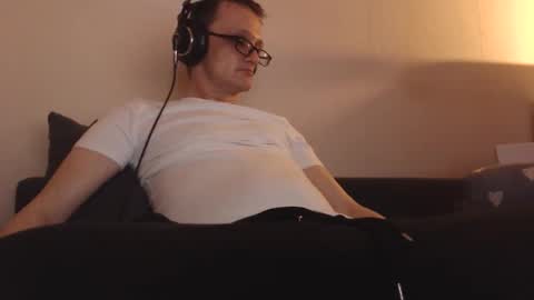 Snapshot of mcmike_es chatting on 01-02-25, 06:12 Mike online show from 01-02-25, 06:12