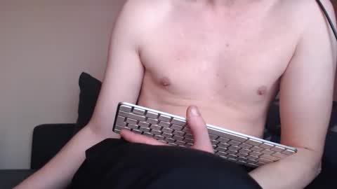 Snapshot of mcmike_es chatting on 02-22-25, 05:35 Mike online show from 02-22-25, 05:35