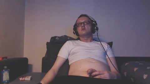 Snapshot of mcmike_es chatting on 09-26-25, 04:55 Mike online show from 09-26-25, 04:55