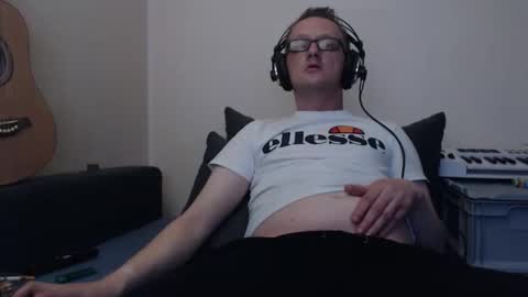 Snapshot of mcmike_es chatting on 10-02-25, 07:10 Mike online show from 10-02-25, 07:10