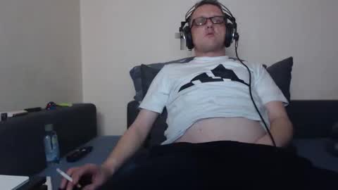 Snapshot of mcmike_es chatting on 10-06-25, 08:17 Mike online show from 10-06-25, 08:17