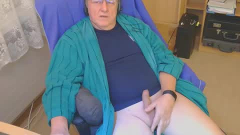 Snapshot of mcswis6 chatting on 12-08-24, 12:29 mcswis6 online show from 12-08-24, 12:29