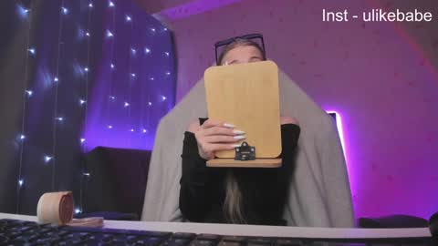 Snapshot of meandmaboy chatting on 12-01-24, 06:08 Anna online show from 12-01-24, 06:08