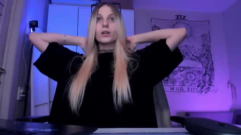 Snapshot of meandmaboy chatting on 01-15-26, 03:22 Anna online show from 01-15-26, 03:22