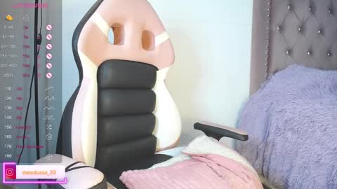 Snapshot of medusa_20 chatting on 02-27-25, 10:04 Johana online show from 02-27-25, 10:04