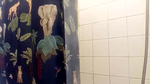 Snapshot of meetings_avalable chatting on 09-25-25, 02:04 Jack Jack online show from 09-25-25, 02:04