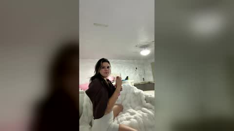 Snapshot of megaharmony chatting on 12-21-25, 04:30 megaharmony online show from 12-21-25, 04:30