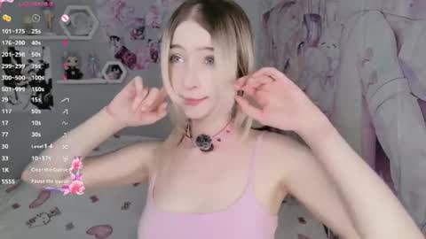 Snapshot of megan__ami chatting on 06-20-26, 02:20 Megan online show from 06-20-26, 02:20
