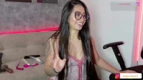 Snapshot of megan_bluee_ chatting on 07-01-26, 04:40 Megan Bluee online show from 07-01-26, 04:40
