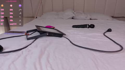 Megan  online show from 11-05-25, 01:00