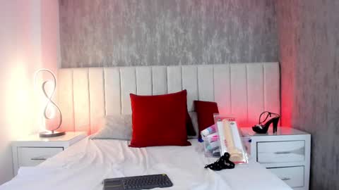 Carolina Paez online show from 02-15-25, 09:37