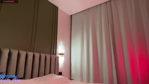 Stacy UTC 700   0800am-0200pm  online show from 03-10-26, 04:12