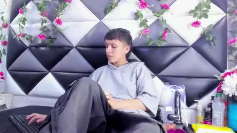 Snapshot of megan_thompsonn_ chatting on 11-27-25, 02:13 megan_thompsonn_ online show from 11-27-25, 02:13