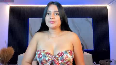 Snapshot of megancoxx_ chatting on 11-04-25, 10:58 Megan - Every day from 530 to 200 pm COL online show from 11-04-25, 10:58