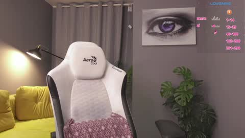 Snapshot of meganiex chatting on 12-17-24, 05:29 MeganieX online show from 12-17-24, 05:29
