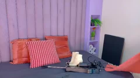 Snapshot of meganlovee__ chatting on 06-15-26, 01:30 MEGAN online show from 06-15-26, 01:30