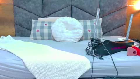 Snapshot of meganlovee__ chatting on 07-23-26, 02:53 MEGAN online show from 07-23-26, 02:53