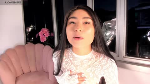 Snapshot of megann__sweet chatting on 12-22-24, 10:38 Mara online show from 12-22-24, 10:38