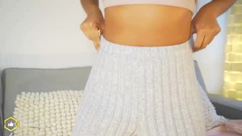 Snapshot of megann__sweet chatting on 09-17-25, 06:42 Mara online show from 09-17-25, 06:42