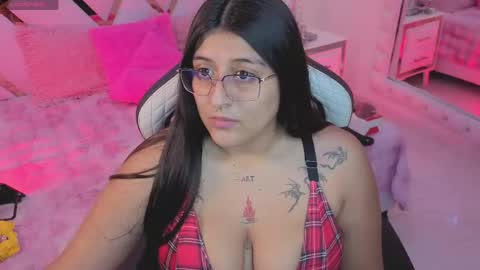 Snapshot of megann__up chatting on 04-26-26, 03:04 Megan online show from 04-26-26, 03:04