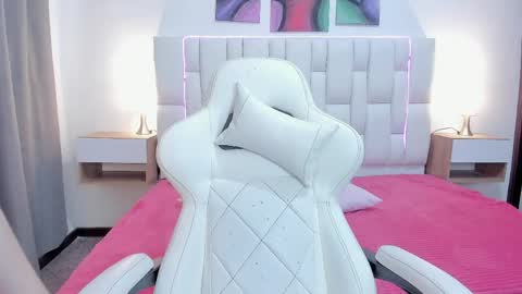 Snapshot of meganqueen2 chatting on 03-31-26, 01:44 Megan Queen online show from 03-31-26, 01:44