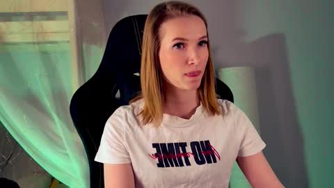 Snapshot of meganrodgers chatting on 02-05-26, 06:23 megan online show from 02-05-26, 06:23