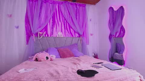 Snapshot of meganrouss7 chatting on 09-12-25, 11:10 Megan online show from 09-12-25, 11:10