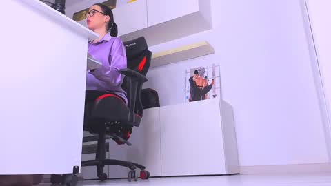 Megan online show from 02-02-25, 10:39