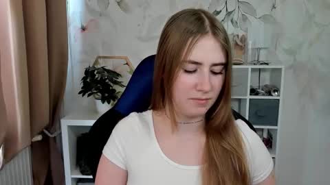 Snapshot of meganx_candy chatting on 05-14-26, 03:19 Megan online show from 05-14-26, 03:19