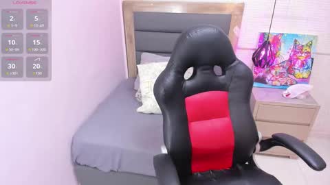 M E G A N  online show from 11-06-25, 03:07