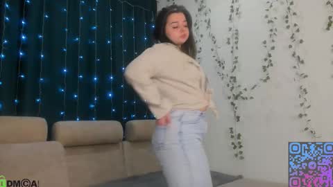 Lola online show from 10-15-25, 04:23