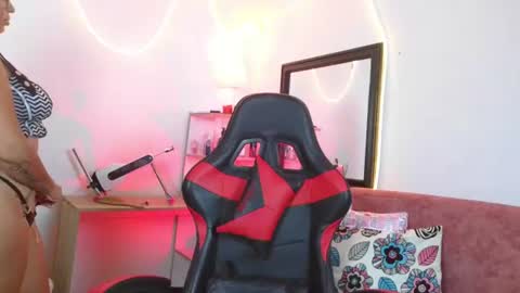 Snapshot of meggan_greey chatting on 07-06-26, 11:29 Your best slave online show from 07-06-26, 11:29