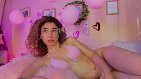 Snapshot of meggan_jade chatting on 02-22-25, 01:11 Meggan online show from 02-22-25, 01:11