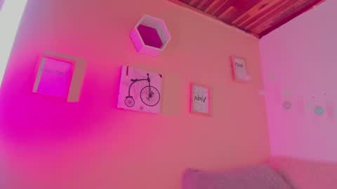 Snapshot of meggan_jade chatting on 02-28-25, 11:45 Meggan online show from 02-28-25, 11:45