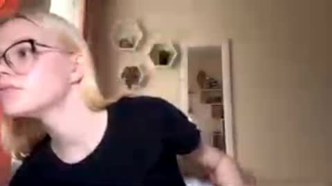 Mia online show from 04-10-26, 01:16