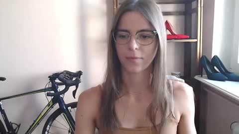 Megi online show from 04-02-26, 06:22