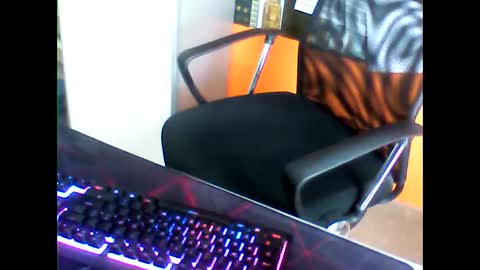 Snapshot of meks5544 chatting on 02-27-25, 02:21 meks5544 online show from 02-27-25, 02:21