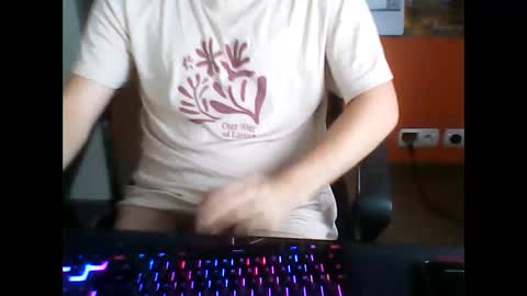 Snapshot of meks5544 chatting on 11-02-25, 11:12 meks5544 online show from 11-02-25, 11:12