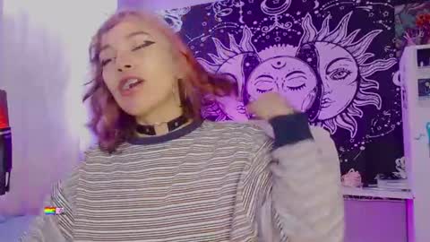 Snapshot of mel_dahlia chatting on 07-13-26, 04:43 Melissa - - Please help me to reach 100 thumbs up online show from 07-13-26, 04:43